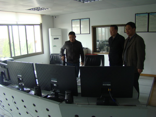 公司黨委書(shū)記、董事長(zhǎng)何族興到一線部門(mén)調(diào)研